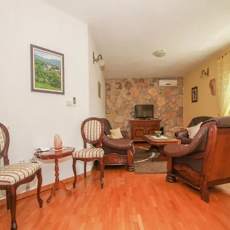 Boutique With Garden In Apartment Trogir