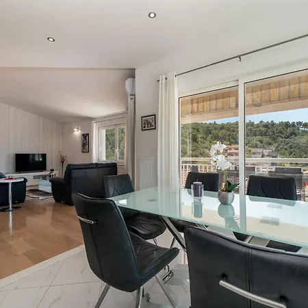 Boutique With Garden In Trogir