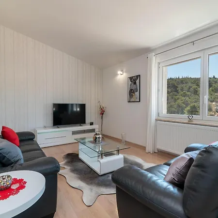Apartment Boutique With Garden In *