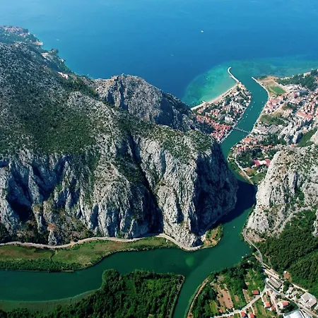 Apartment Boutique With Garden In *