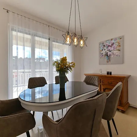 Apartment Boutique With Garden In Trogir